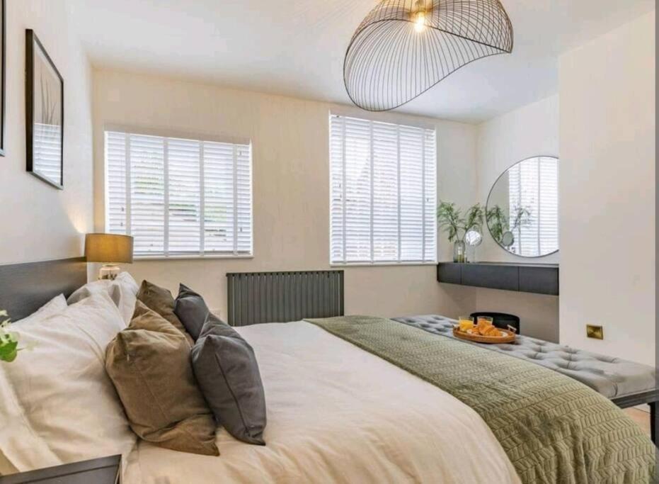 St Marg'S Hideaway; Grade II Listed Luxury Apartment In The Heart Of Cheltenham - Gateway To The Cotswolds! Sleeps 4 - Outdoor Seating And Free Private Parking! Exteriér fotografie
