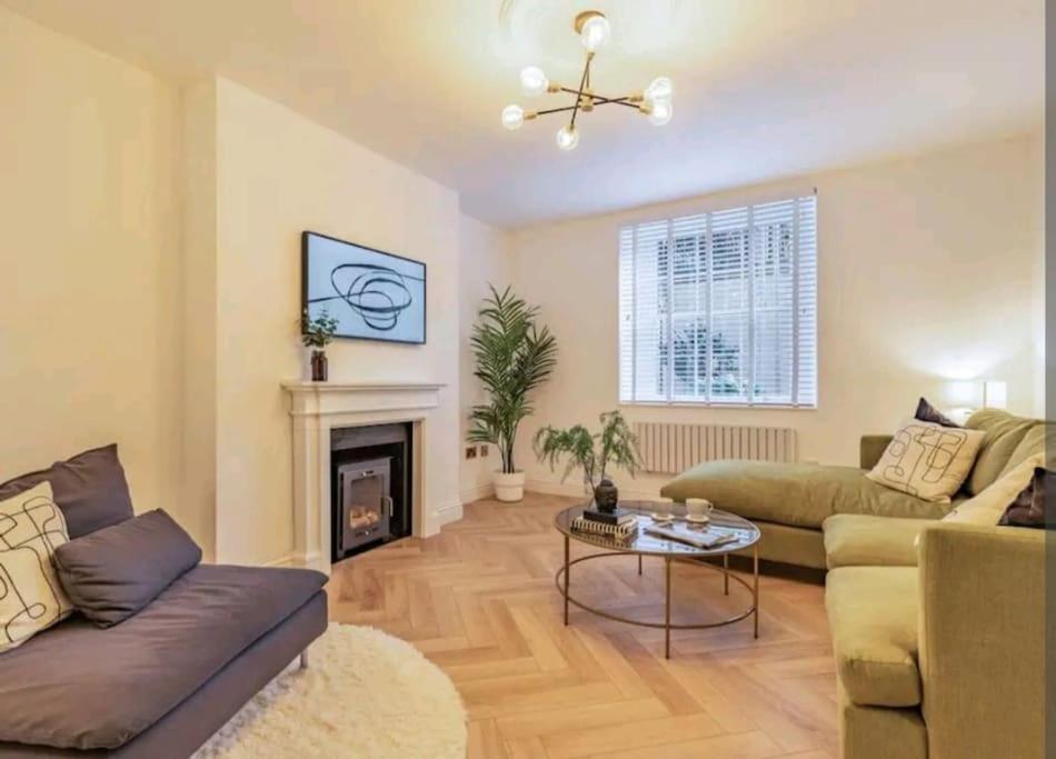 St Marg'S Hideaway; Grade II Listed Luxury Apartment In The Heart Of Cheltenham - Gateway To The Cotswolds! Sleeps 4 - Outdoor Seating And Free Private Parking! Exteriér fotografie